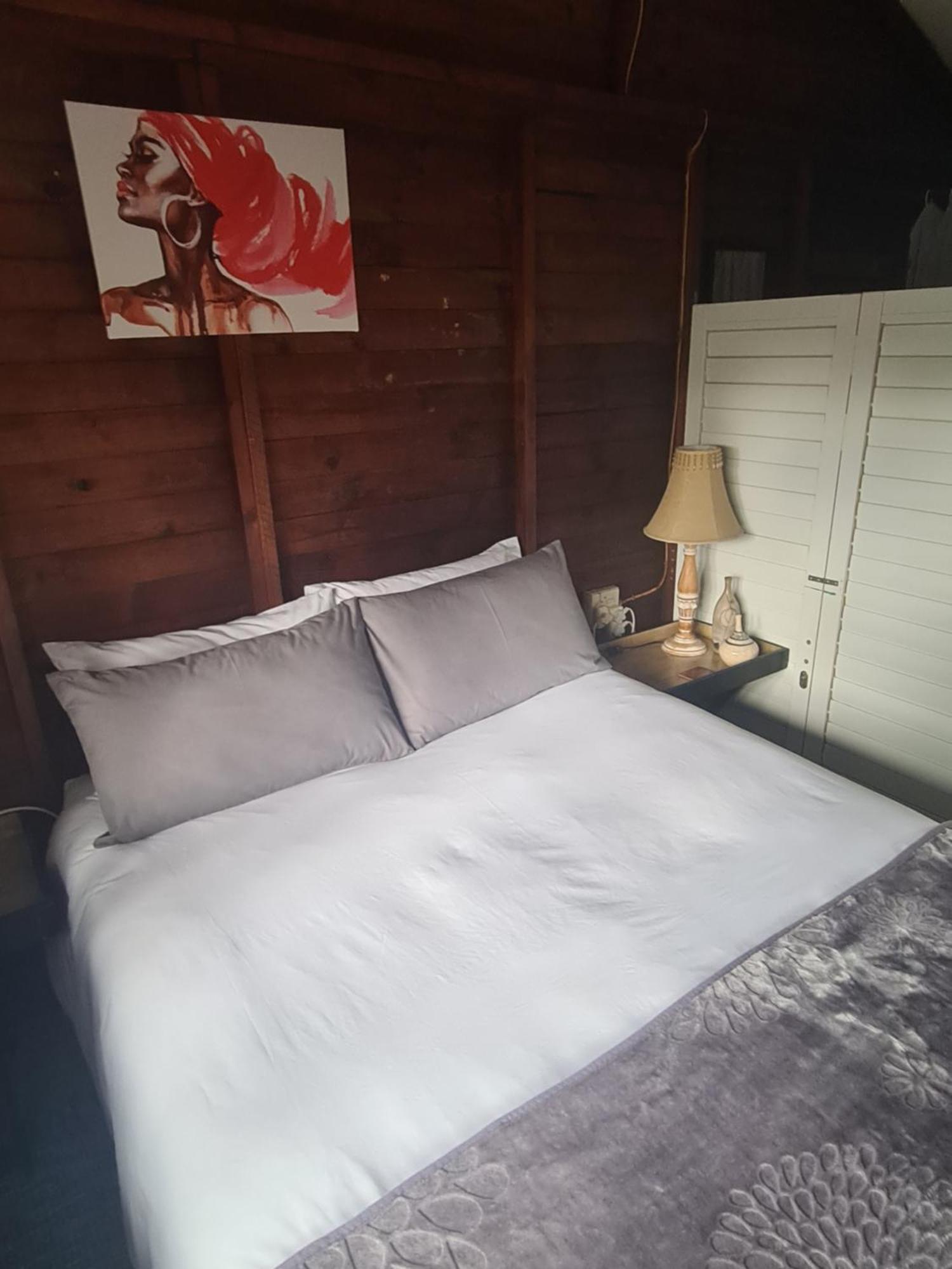 ホテル The Old Cabin カリナン 部屋 写真