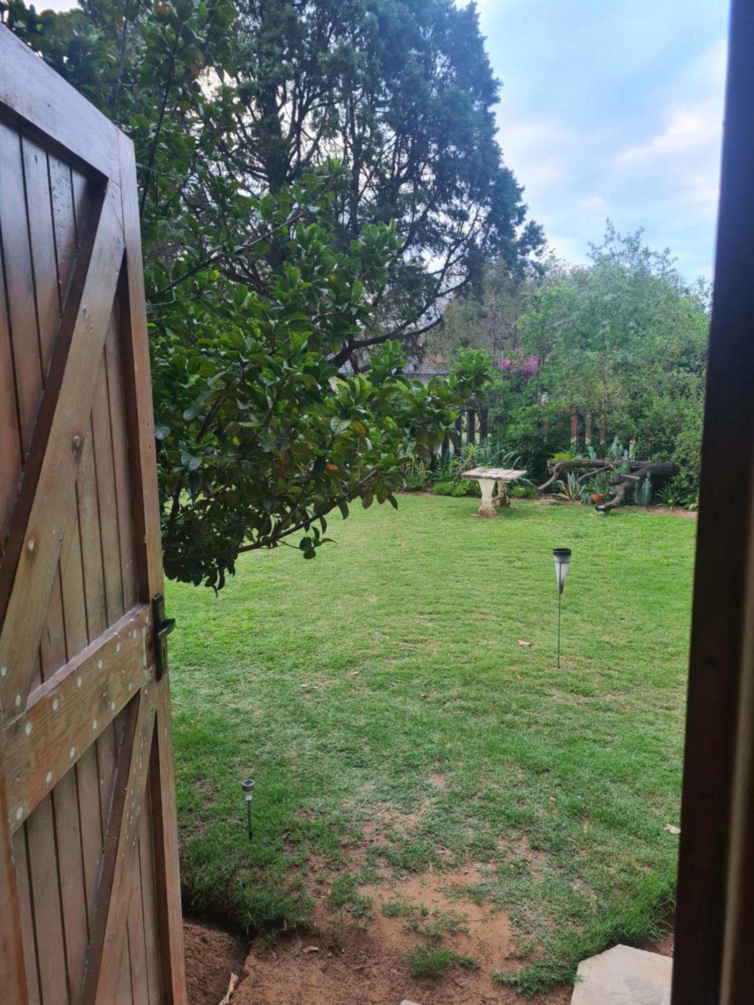 ホテル The Old Cabin カリナン 部屋 写真