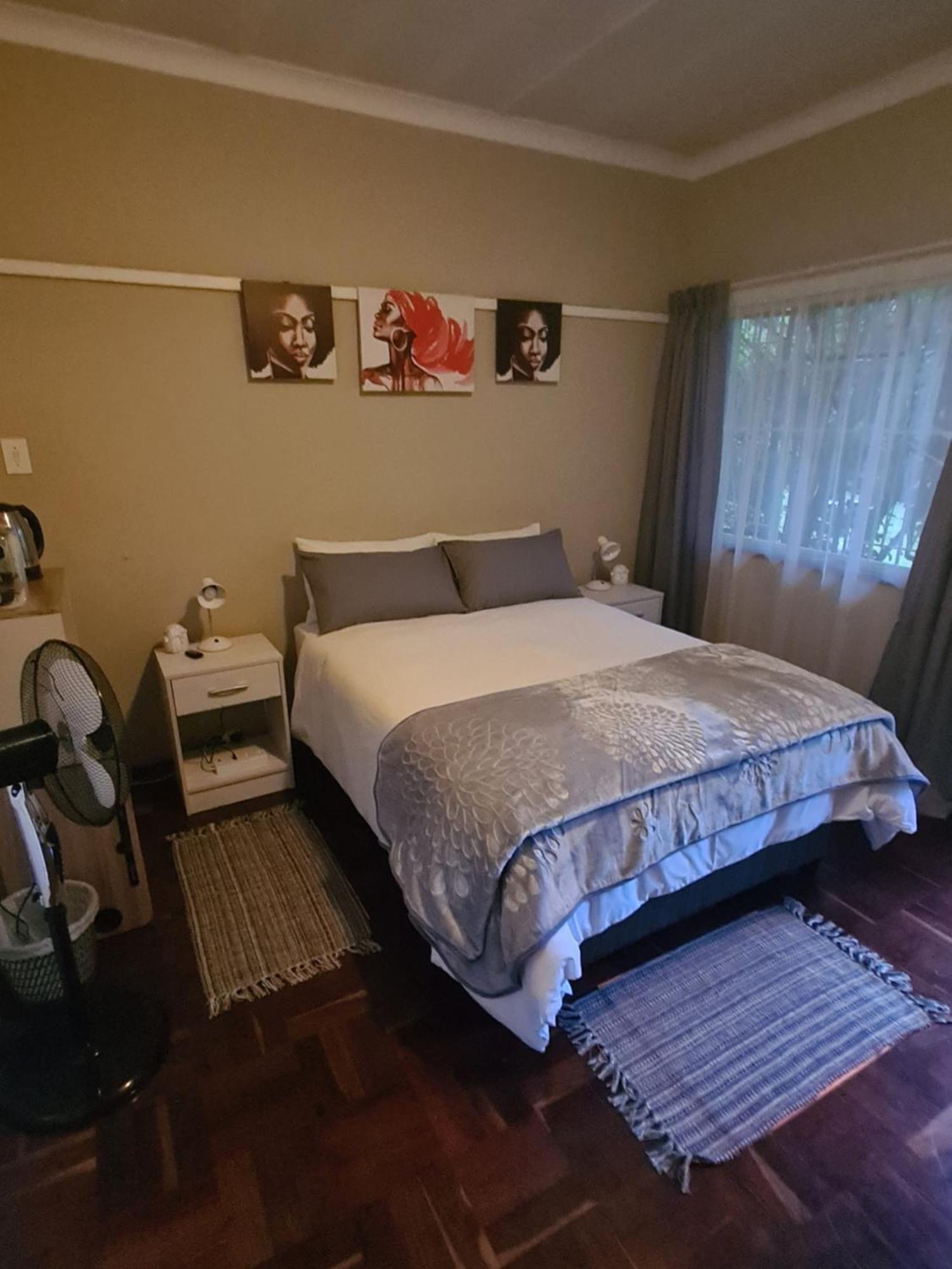 ホテル The Old Cabin カリナン 部屋 写真