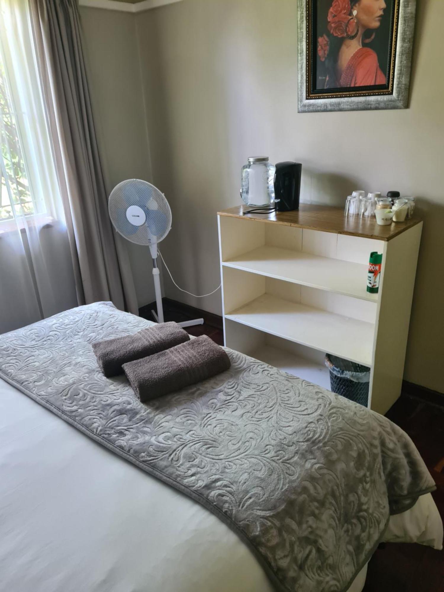 ホテル The Old Cabin カリナン 部屋 写真